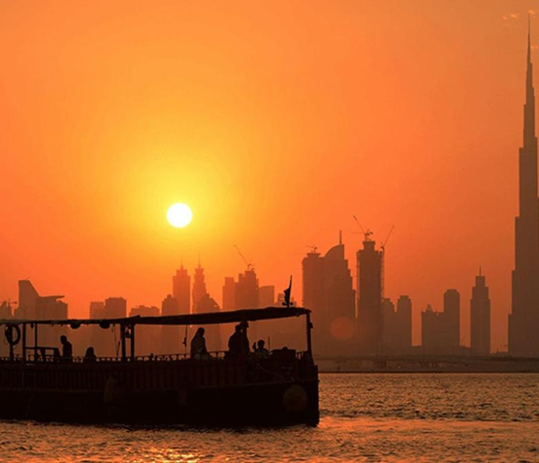 An Enchanting Evening: One-Hour Abra Ride and Sunset View of Burj Khalifa