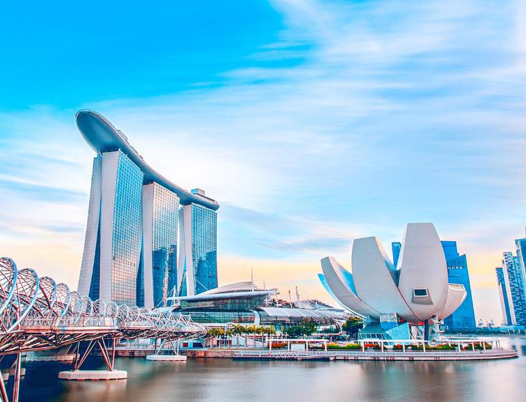 Marina Bay Sands: A Dazzling Christmas Celebration in Singapore’s Iconic Landmark